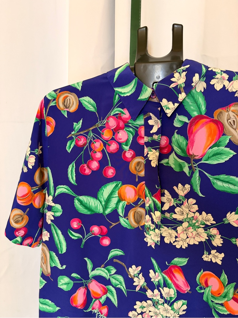 Vintage fruit top